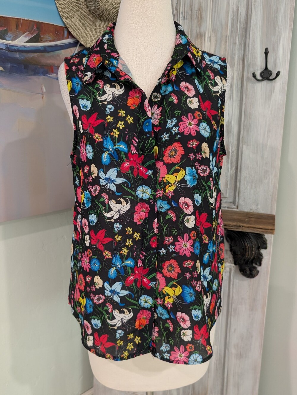 Tahari Black Sleeveless Floral Button-Down Shirt